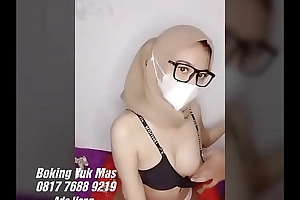 Bokep Indonesia xxx Mahasiswi Jilbab Glum Ngentot di Kos Kosan - free porn free porn ukhtinakal