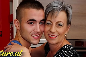 Sex-crazed Stepson Always Knows How to Vindicate His Dissemble Mom Happy!