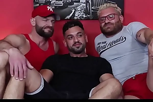 Sexy studs Jake Morgan,Riley Mitchel and Justin Eros having stunning gay threesome