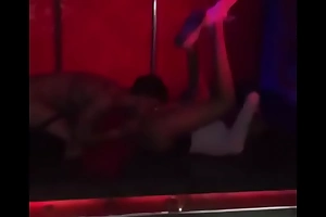 Segunda parte de venezolana en discoteca whisk streper sexo en la tarima