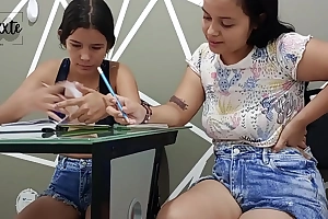 Estudiante abby se pone caliente y me folla por buenas calificaciones - Mar 15, 2024